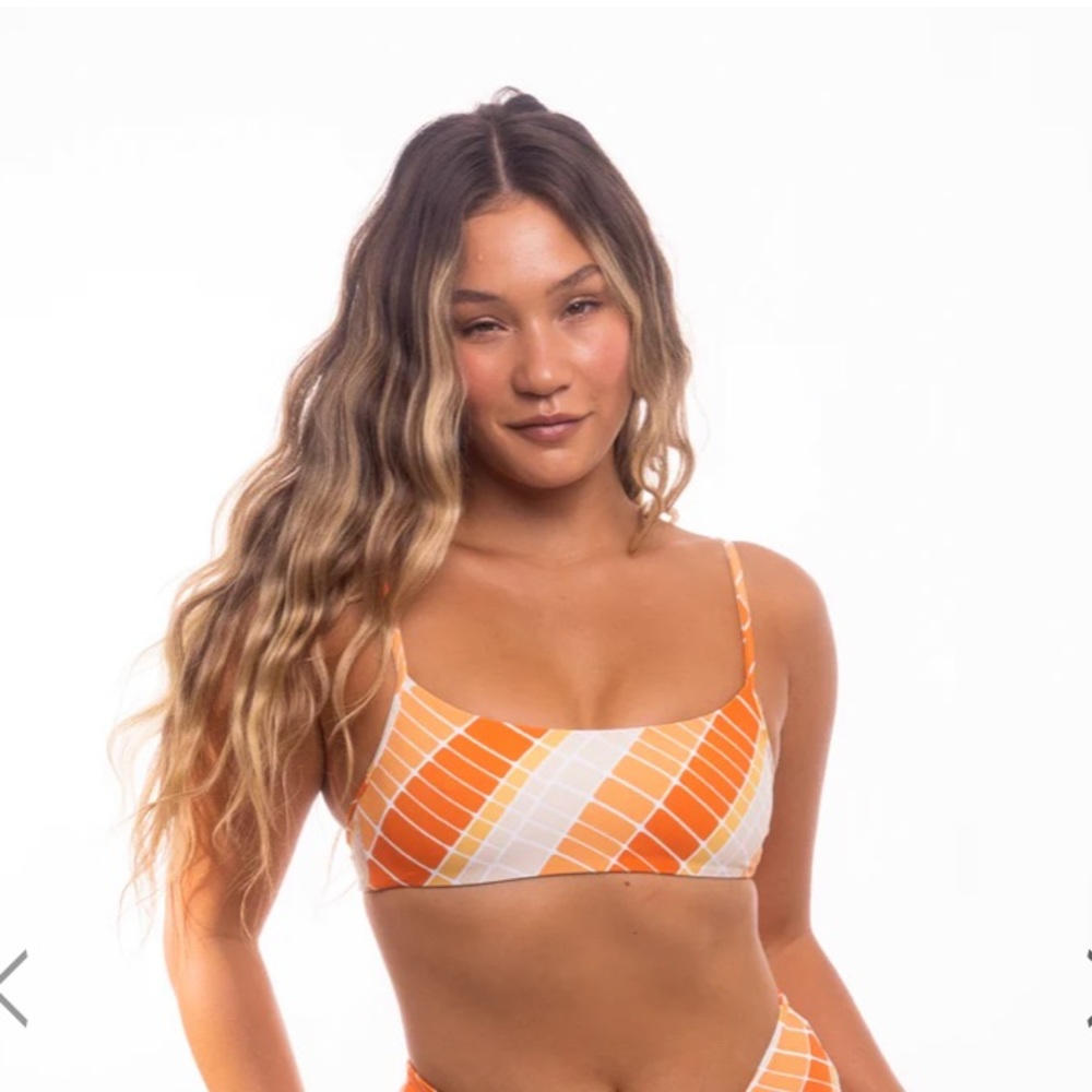 Brand new Skatie Swim Maddie Top San Clemente style size Large